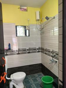 A bathroom at Nirmala Home Stay