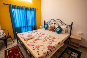 Krevet ili kreveti u jedinici u objektu Krishna Stay Guest House