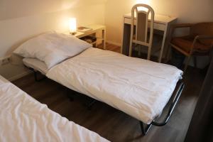 Postel nebo postele na pokoji v ubytování Messe- und Gästezimmer Hildesheim