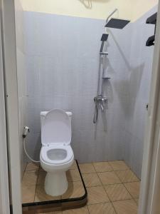 Koupelna v ubytování Solo Nadamax City Guest House Syariah