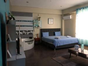 a bedroom with a bed and a bathroom with a sink at HOTEL RAYMONDI in Pucallpa