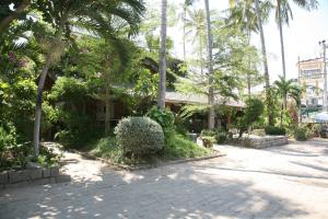 a house with a lot of trees and a driveway at Mui Ne Resort in Mui Ne