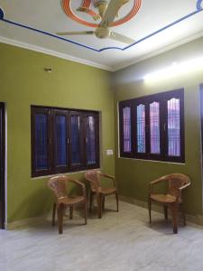 Posezení v ubytování Malti Home stay 5 minute walking distance fromAyodhya DhamRailway Station
