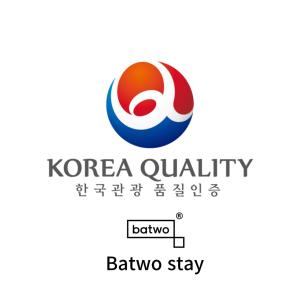 un logotipo para la tienda de batono de calidad coreana en Batwo Stay - For foreigners only en Seúl