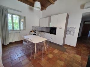 a kitchen with a table and chairs in a room at Casa Titì in Cefalù
