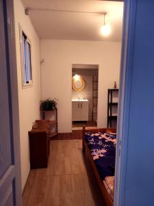 Postel nebo postele na pokoji v ubytování Chambre chez Jo