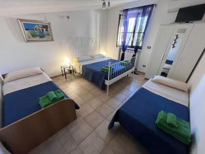 A bed or beds in a room at Case vacanza e camere in Villa Isabella con parcheggio custodito e wifi