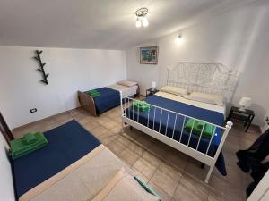 A bed or beds in a room at Case vacanza e camere in Villa Isabella con parcheggio custodito e wifi