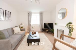 a living room with a couch and a tv at Charming 3-bed Home in Nottingham by Renzo, Driveway, Smart TV with Netflix! in Nottingham