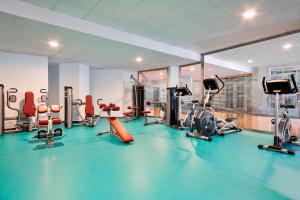 Fitness centrum a/nebo fitness zařízení v ubytování Hotel Best Negresco + 27 fotografií