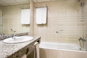 Koupelna v ubytování Hotel Best Siroco