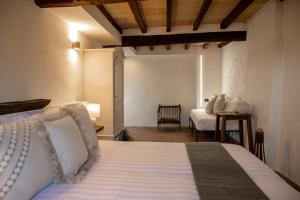 a bedroom with a bed and a chair in a room at Dimidium in Canossa