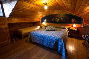 a bedroom with a bed in a wooden cabin at Chaletbethere in Pila