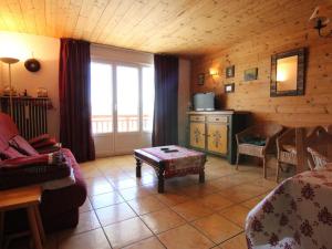 Appartement Huez, 4 pièces, 8 personnes - FR-1-405-132にあるシーティングエリア