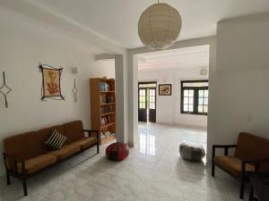 een woonkamer met een bank en een bal op de vloer bij Cloud Inn Kandy in Kandy