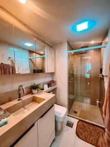 a bathroom with a shower and a sink and a toilet at Quarto de Luxo - Saint Moritz in Brasília