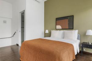 Säng eller sängar i ett rum på Luxury 1Bedroom Apartment in Singapore!