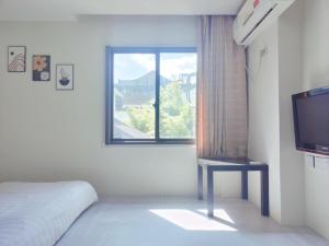 TV a/nebo společenská místnost v ubytování Onederz Hostel Hangzhou