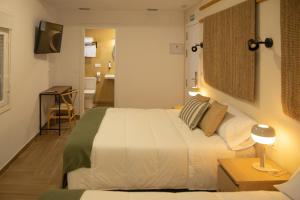 a hotel room with a bed and a bathroom at HOTEL LOS ALAMOS BOUTIQUE in Plasencia