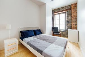 Cama ou camas em um quarto em Alt Hostel