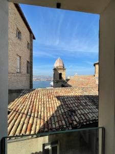una vista desde el techo de un edificio en B&B Aganita en Ancona