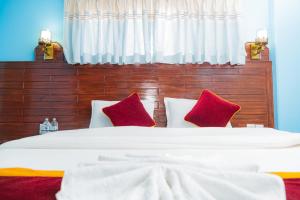 Hotel The Billabong Garden Pokhara 객실 침대
