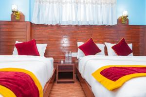 Hotel The Billabong Garden Pokhara 객실 침대