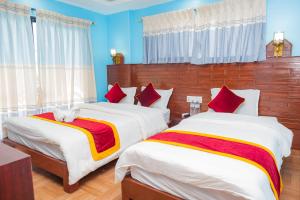 Hotel The Billabong Garden Pokhara 객실 침대