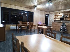 Posezení v ubytování Lastili Inn Hotel