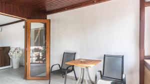a table and chairs in a room with a mirror at Hotel La Platouri in Voluntari