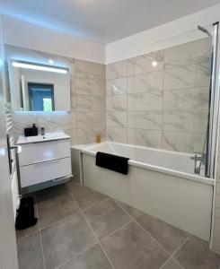 a bathroom with a bath tub and a sink at !NEW! Disney/Paris - 50m RER A in Noisy-le-Grand