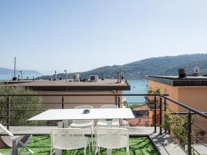 a white table and chairs on a balcony at Appartamento le isole M in Portovenere