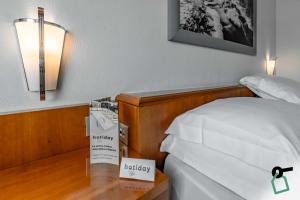 Postel nebo postele na pokoji v ubytování HOTIDAY Room Collection - Sauze Torre