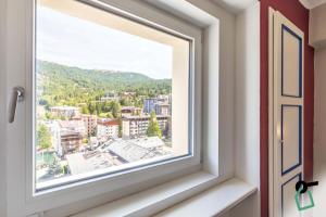 Nespecifikovaný výhled na hory nebo výhled na hory při pohledu z hotelu