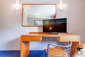 TV a/nebo společenská místnost v ubytování HOTIDAY Room Collection - Sauze Torre