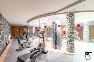 Fitness centrum a/nebo fitness zařízení v ubytování HOTIDAY Room Collection - Sauze Torre