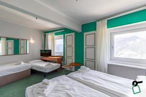 Postel nebo postele na pokoji v ubytování HOTIDAY Room Collection - Sauze Torre