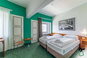 Postel nebo postele na pokoji v ubytování HOTIDAY Room Collection - Sauze Torre