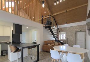 a kitchen and living room with a table and chairs at Solar das Estrelas in Fátima