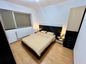 Un pat sau paturi într-o cameră la MNM Mitropolie II