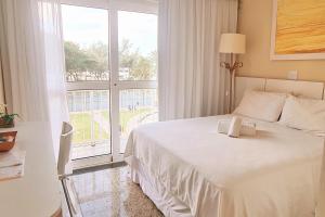 Cama ou camas em um quarto em KS Beach Hotel mais 37 fotos