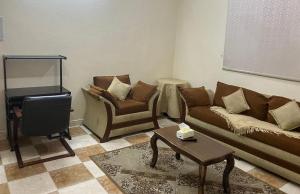 A seating area at بيت المصيف