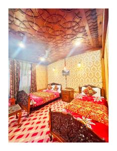 a bedroom with two beds in a room at Gulbahaar Group Of HouseBoats in Srinagar