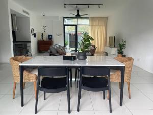 Foto dalla galleria di Malibu Langkawi Private Pool Villa a Pantai Cenang Altre 42 foto