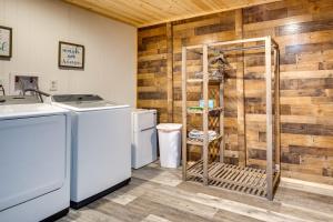 Ένα μπάνιο στο Private Dock and Fire Pit Camdenton Retreat! +28 φωτογραφίες