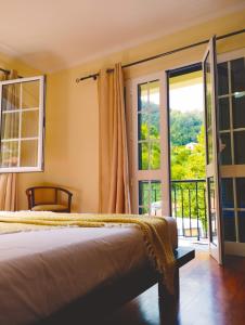 Giường trong phòng chung tại Tranquil Retreat in Sao Vicente