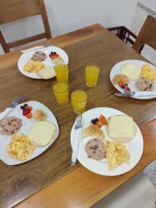 Сніданок для гостей Hotel Bogotá Suites