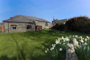 a house with a yard with flowers in front of it at Super Spacious Country house pet/party friendly. in Newquay