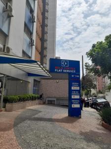 una señal frente a un edificio en Bela Cintra Flat Service próximo aos principais pontos de turismo de São Paulo, en São Paulo