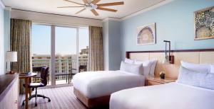 Postel nebo postele na pokoji v ubytování The Ritz-Carlton Key Biscayne, Miami
